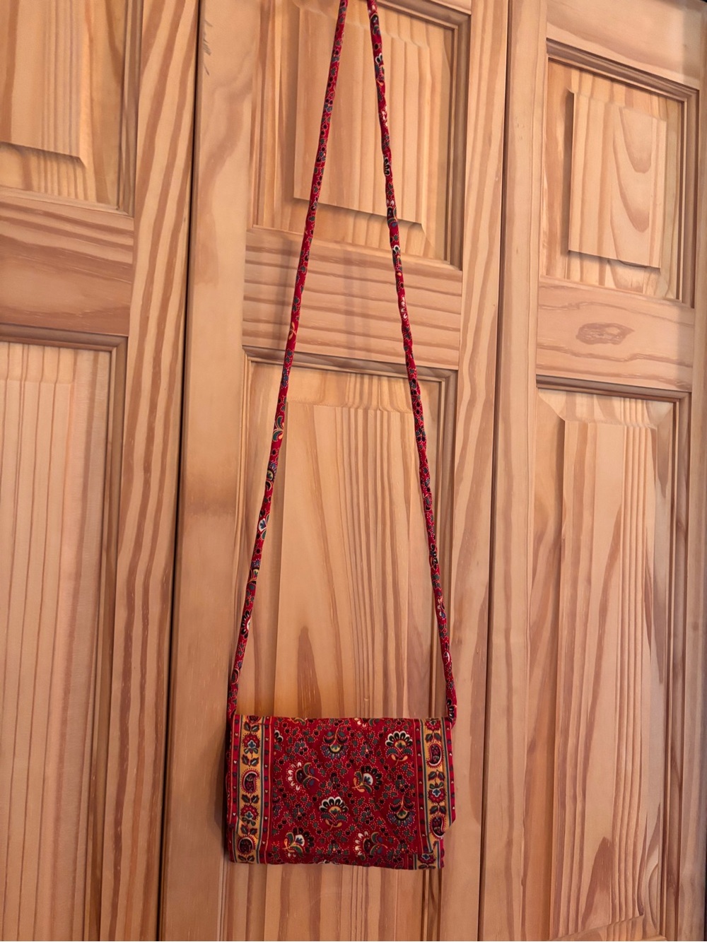 Vera Bradley Red Floral Quilted Crossbody Bag - Retired Pattern - Picture 2 of 12